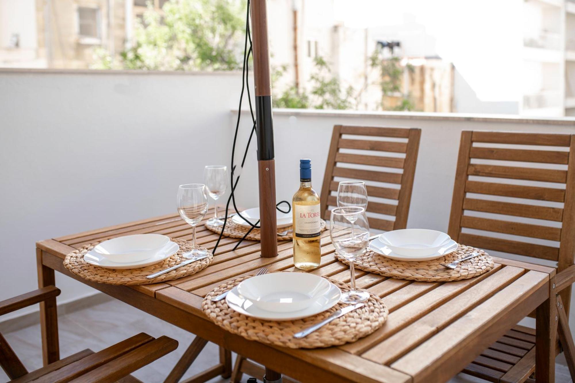 Brand New 2 Bed 2 Bath In By The Sea Apartamento *